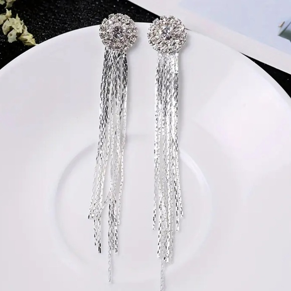 Elegant Silver Crystal Drop Earrings - Picture 2 of 4